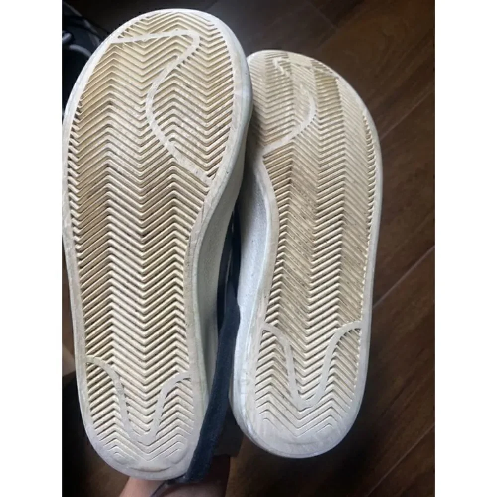 Nike 4 black casual sneakers